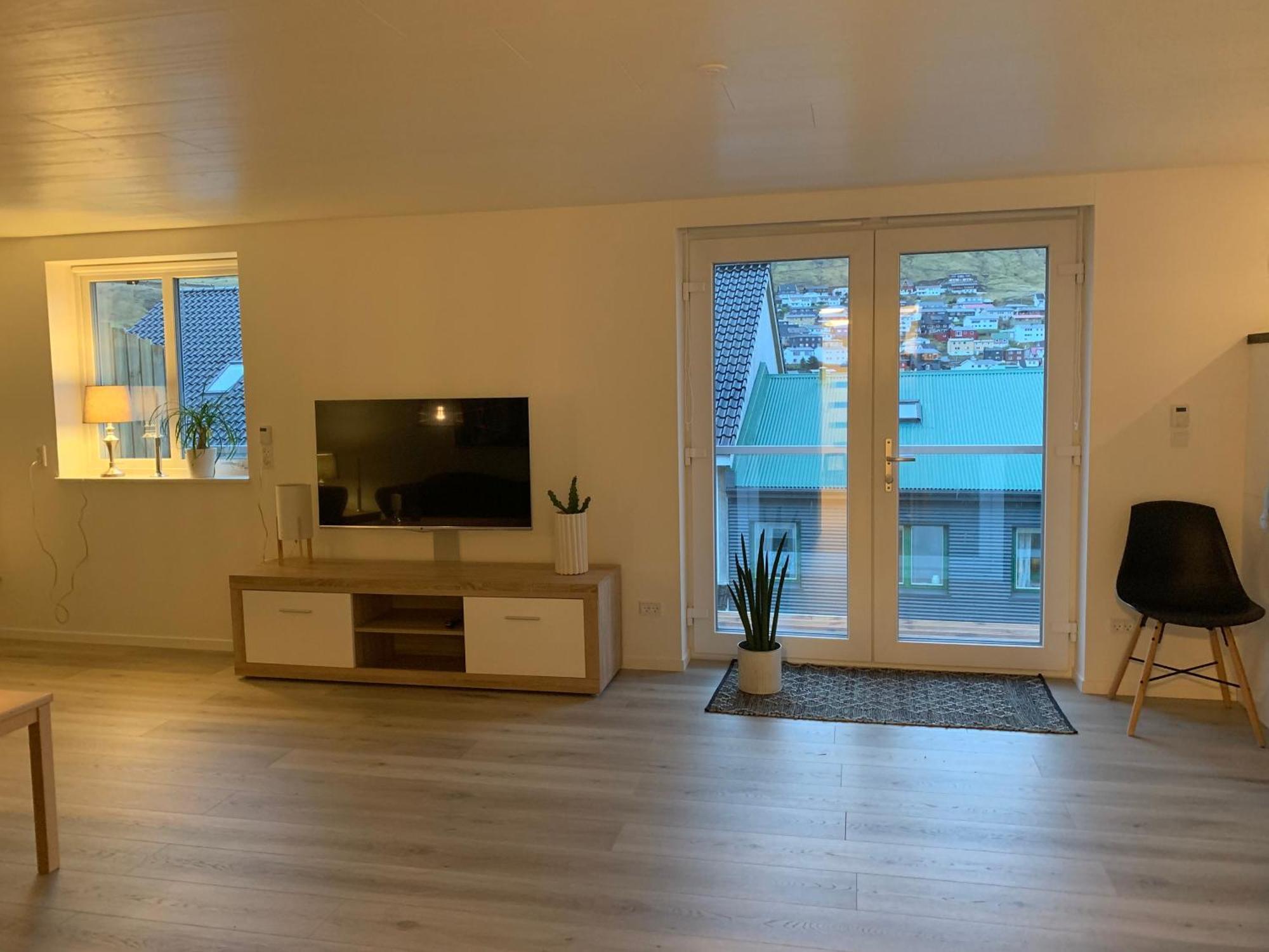 Spacious Apartment On N.P.Gota 8A, Klaksvik Bagian luar foto